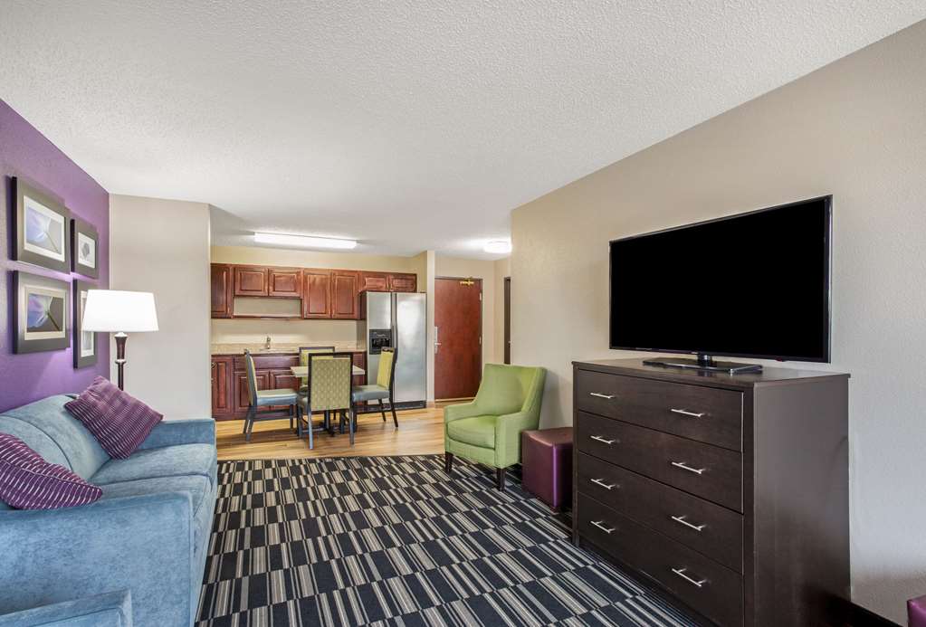 La Quinta Inn & Suites by Wyndham Norwich Plainfield Casino - photo 21