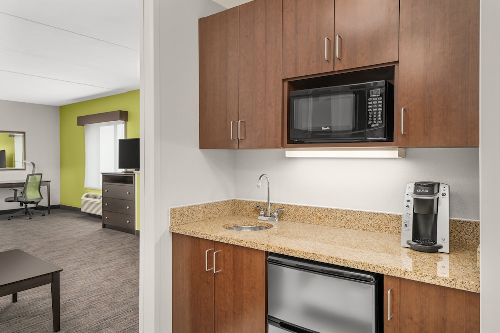 Holiday Inn Express & Suites Wilmington Newark by IHG - photo 11
