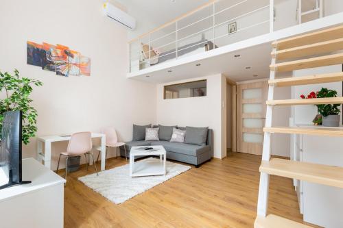 Ferenc 18 Your Bright Inner City 3 Bedroom Home — 4-Star Luxury Hotel in Budapest, Hungary