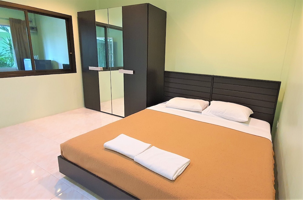 Chalong Stay Well by Palai Seafood in Ban Chalong, Thailand