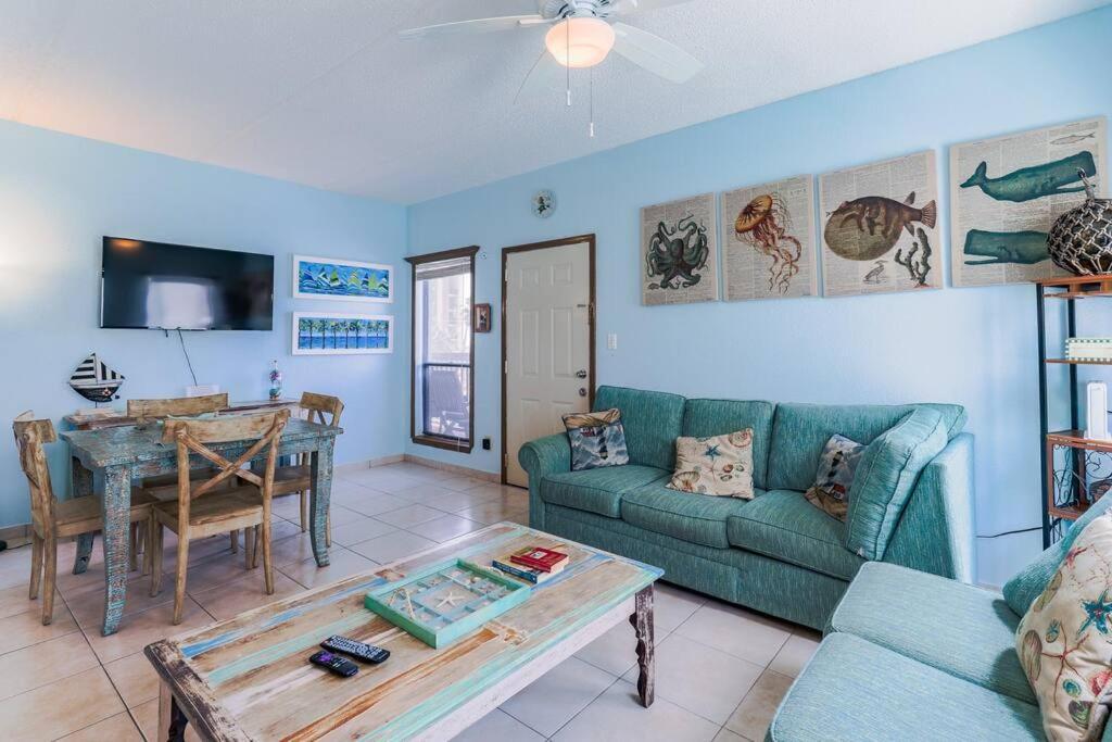 Birdies Landing At Butterfly Park Beach Access — 4-Star Luxury Hotel in South Padre Island, United States