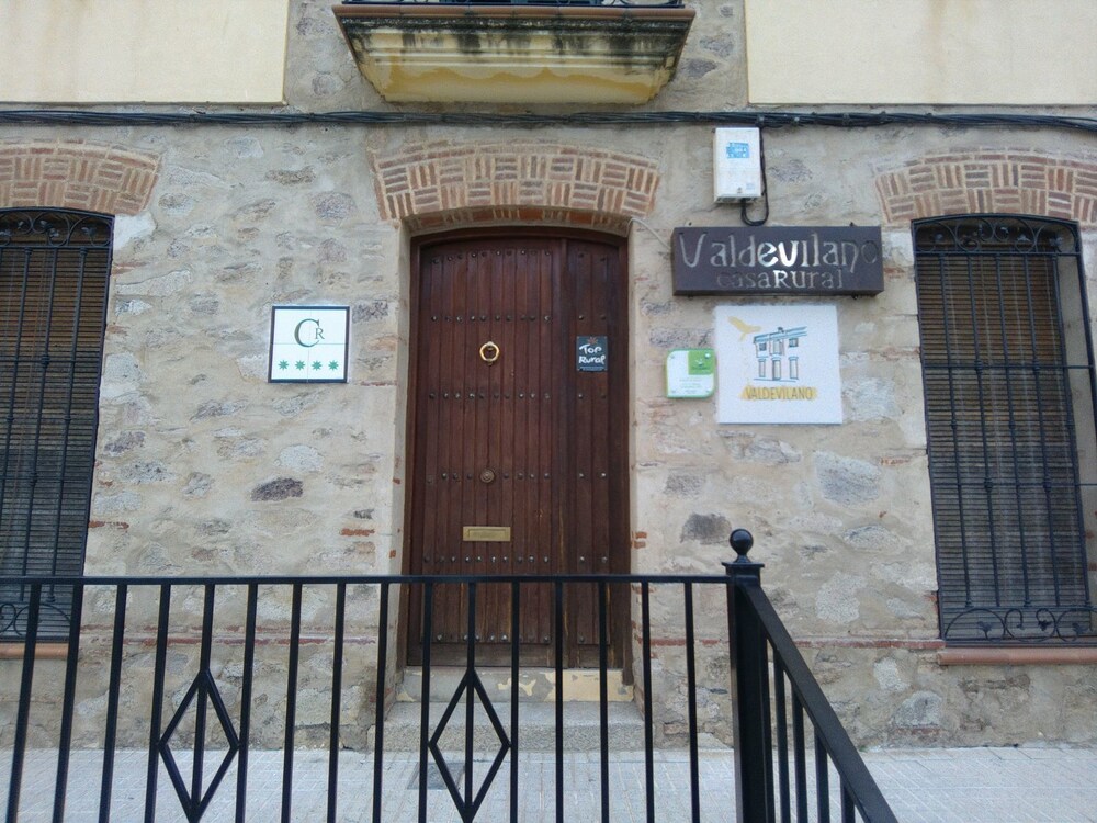 Casa Rural Valdevilano 4951065 — La Roca De La Sierra