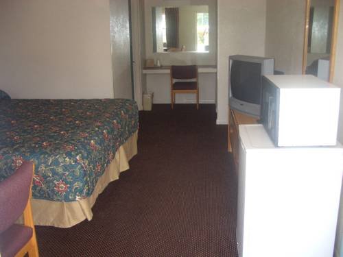 Relax Inn Benton - photo 9