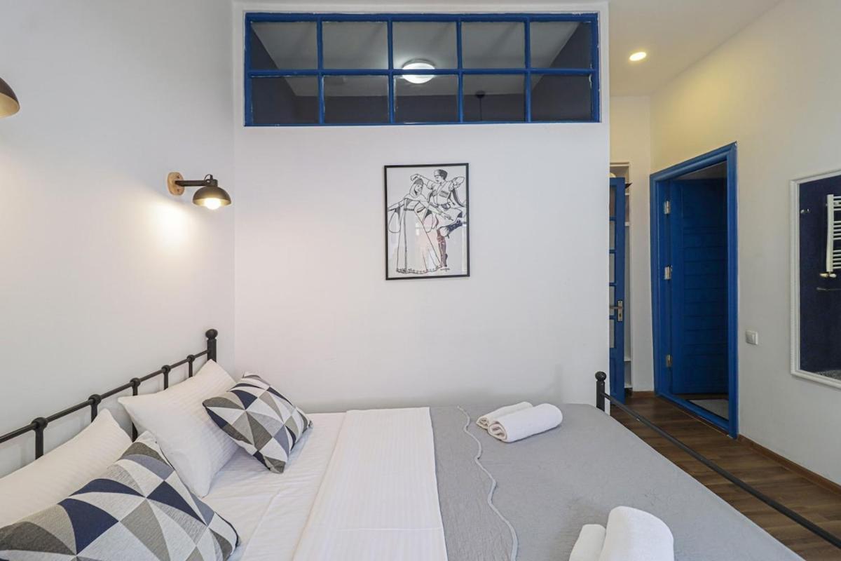 Unique 3 Studio Combo for 6 Guests By Wehost