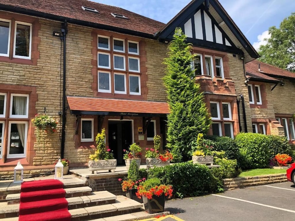 The Whitehall Hotel — hotel in Darwen