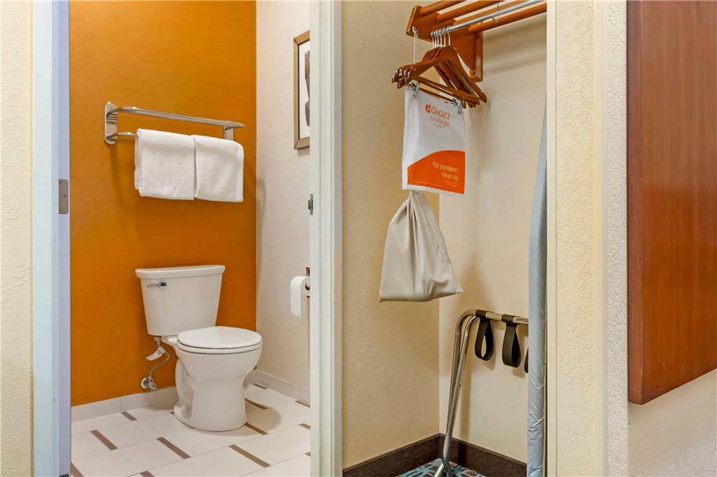 Comfort Inn & Suites Green Bay Stadium Area - photo 9