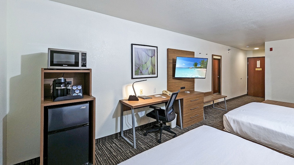 Estherville Hotel & Suites - photo 31