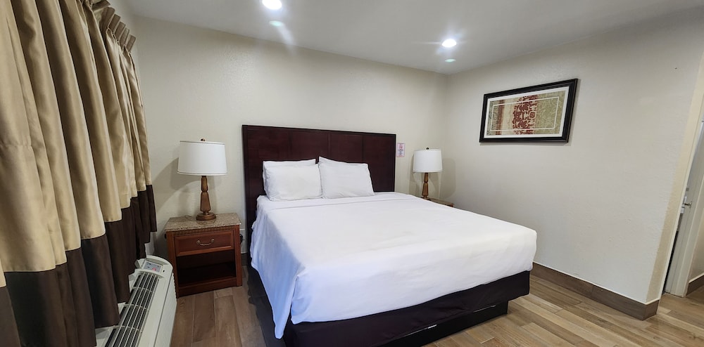 Clear Lakes Inn - photo 12