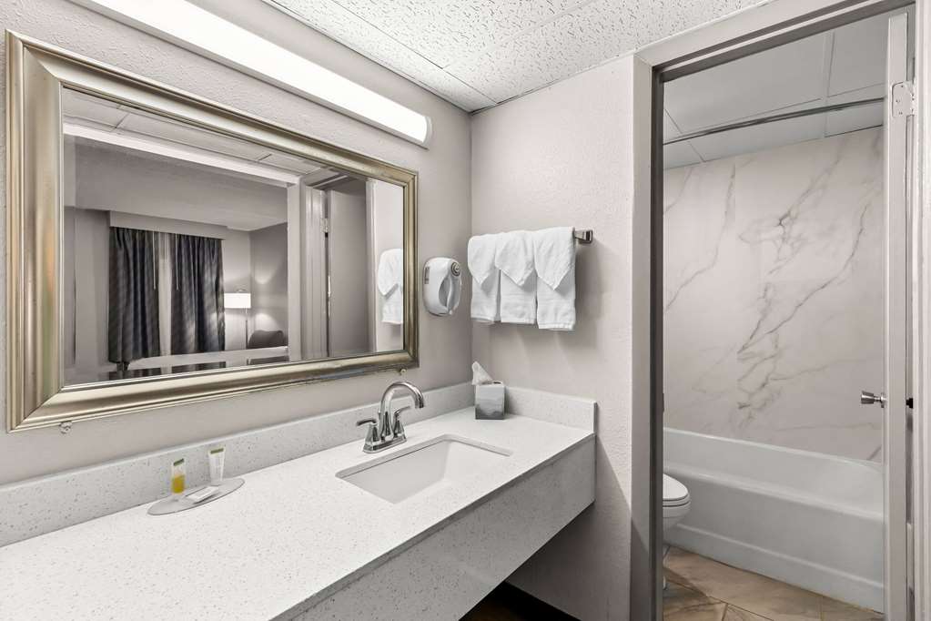 Days Inn by Wyndham Clayton - photo 39