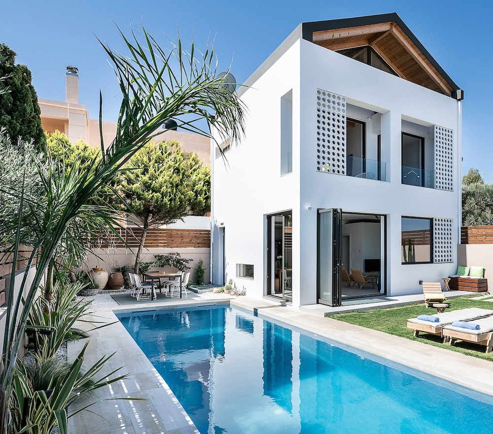 Fos Villa a Luxe House with Private Heated Pool — 4-Star Luxury Hotel in Galatas, Greece