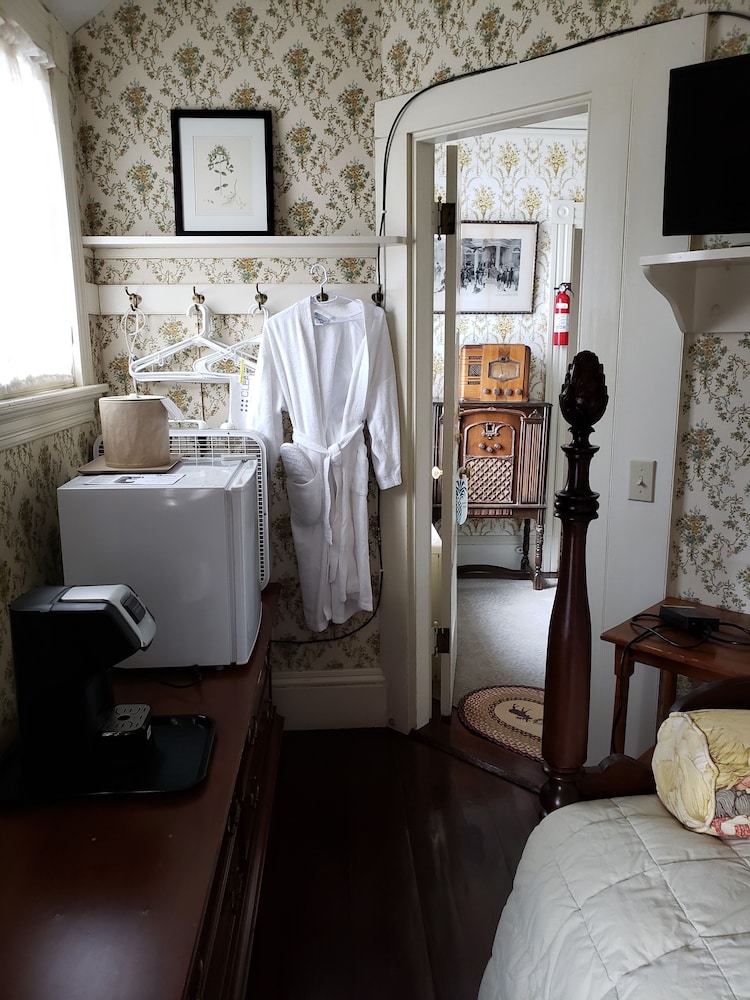 Moseley Cottage Inn & Town Motel - photo 20