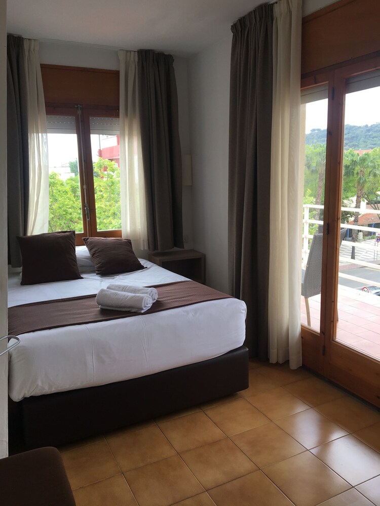 Hotel Hipica Park — hotel in Castell-Platja D'aro