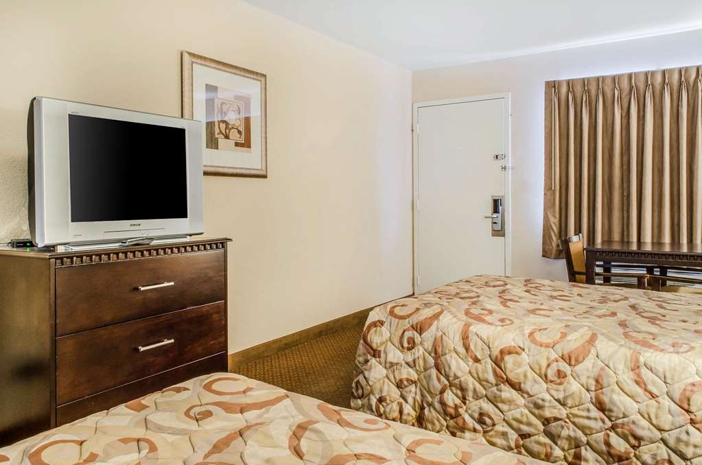 Rodeway Inn Shippensburg I 81 - photo 12