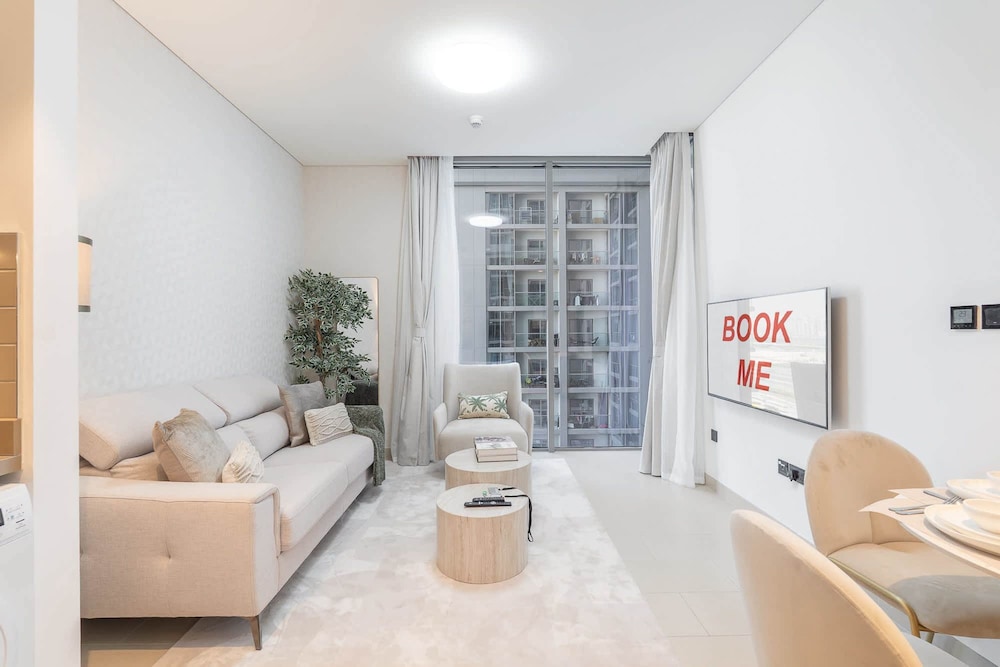 Lavish 1BR Apartment in Sobha Creek Vistas Reserve — 4-Star Luxury Hotel in Dubai, United Arab Emirates