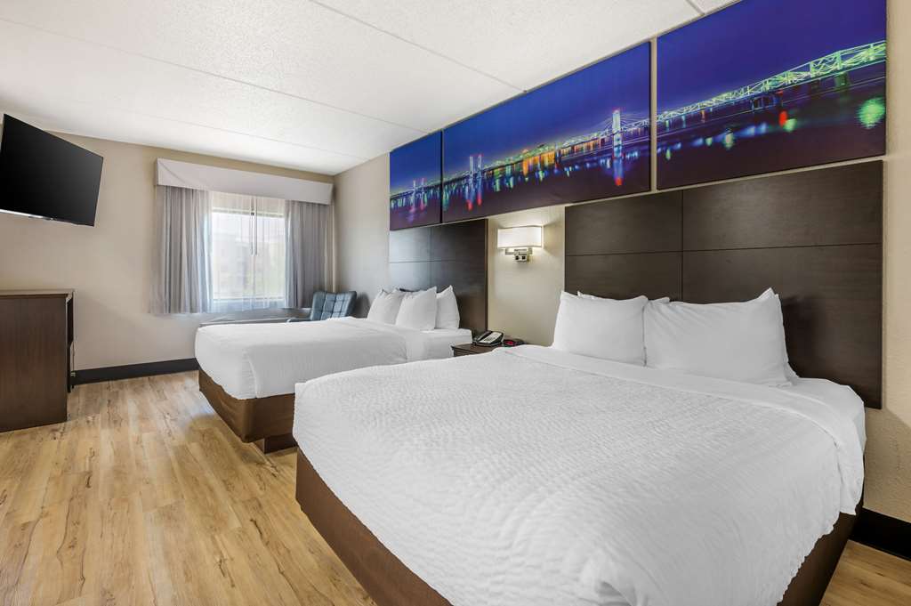 Clarion Pointe Louisville East - photo 30