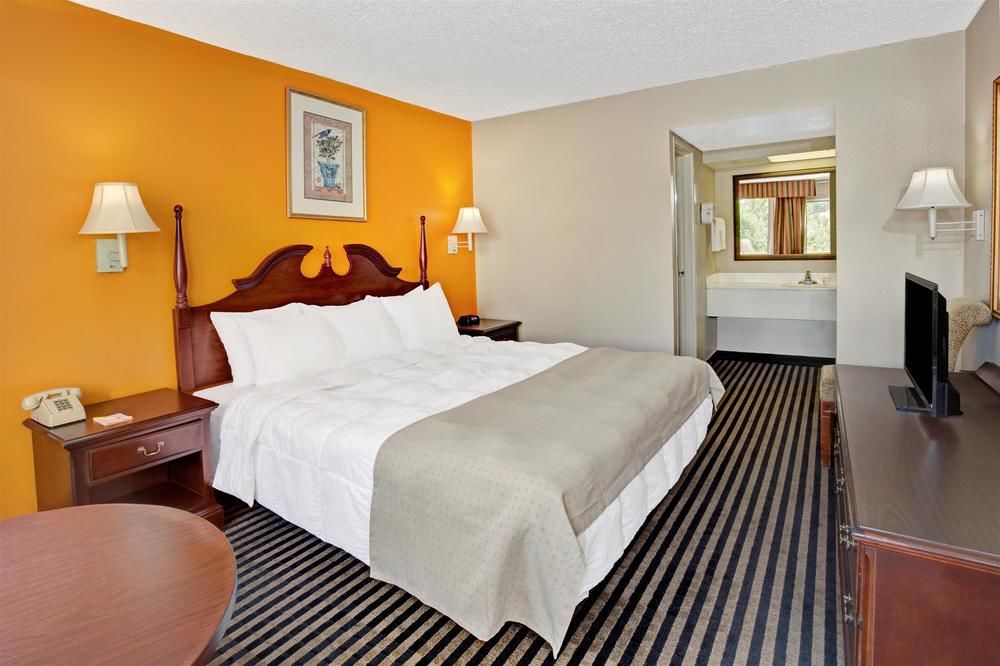 Clarion Inn Louisville - photo 5
