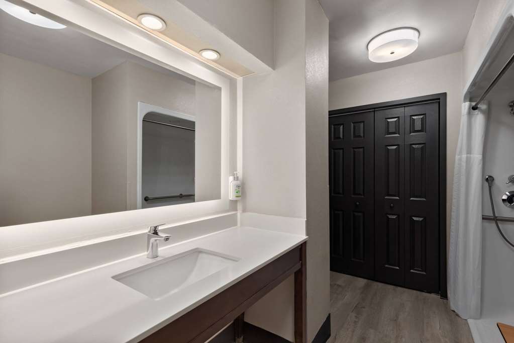 La Quinta Inn & Suites by Wyndham Goodlettsville Nashville - photo 21