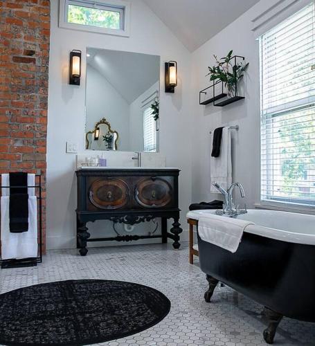 Top Walk score Prime Westport Midtown Location in Kansas City, United States