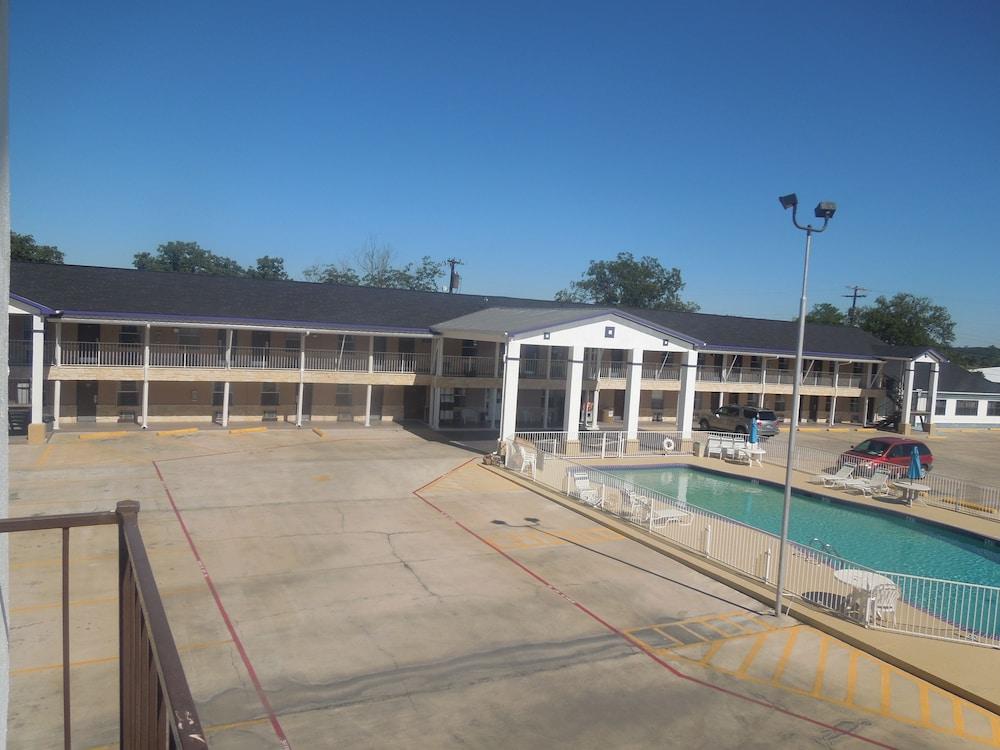 Relax Inn Mineral Wells - photo 7