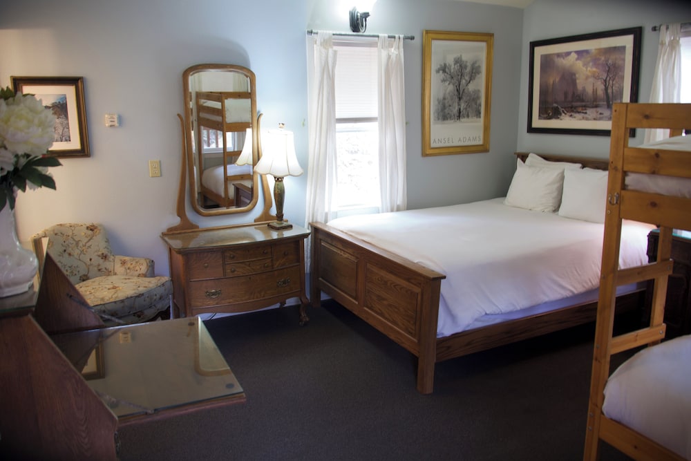 Yosemite Bug Rustic Mountain Resort - photo 47
