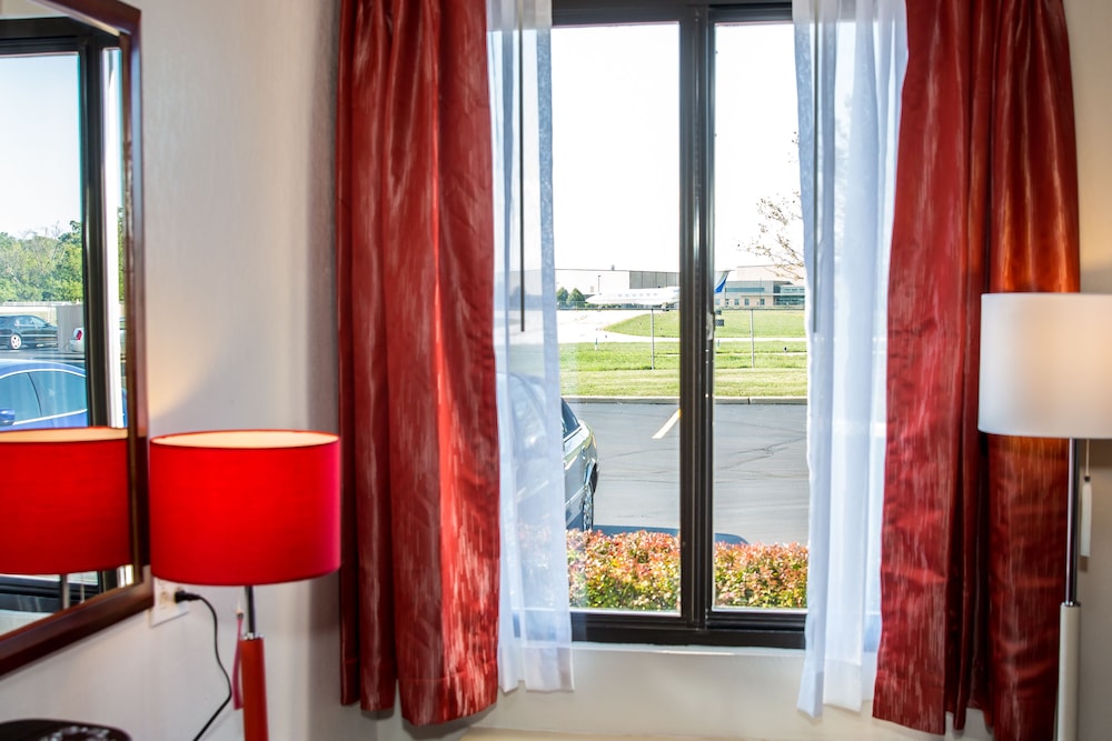 Ramada Plaza by Wyndham Chicago North Shore - photo 3