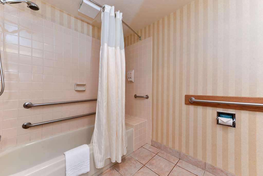 Best Western Plus Landmark Inn - photo 39