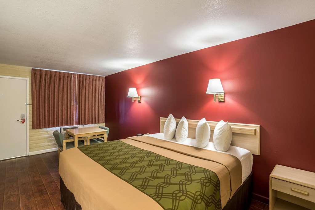 Econo Lodge I 40 exit 286 Holbrook - photo 9