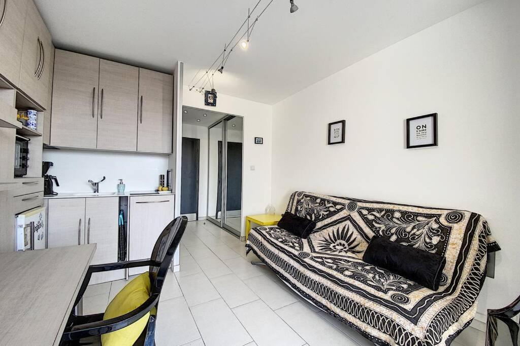 Nice flat 5min from the BEACH - carbon neutral hotel in Saint-Cyr-Sur-Mer