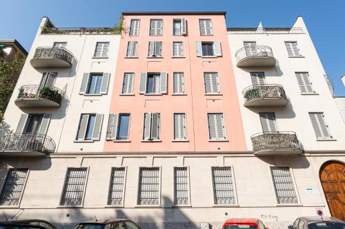 Elegante Bilocale de Angeli Mirable Pm — 4-Star Luxury Hotel in Milan, Italy