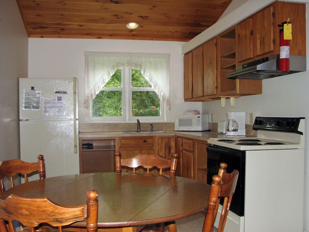West Winds Motel & Cottages - photo 54