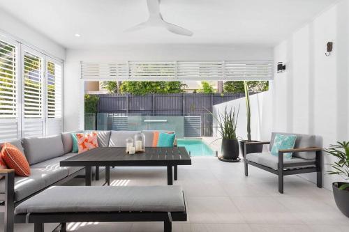 Bellevue on Sunrise pets by approval — hotel in Coolum Beach