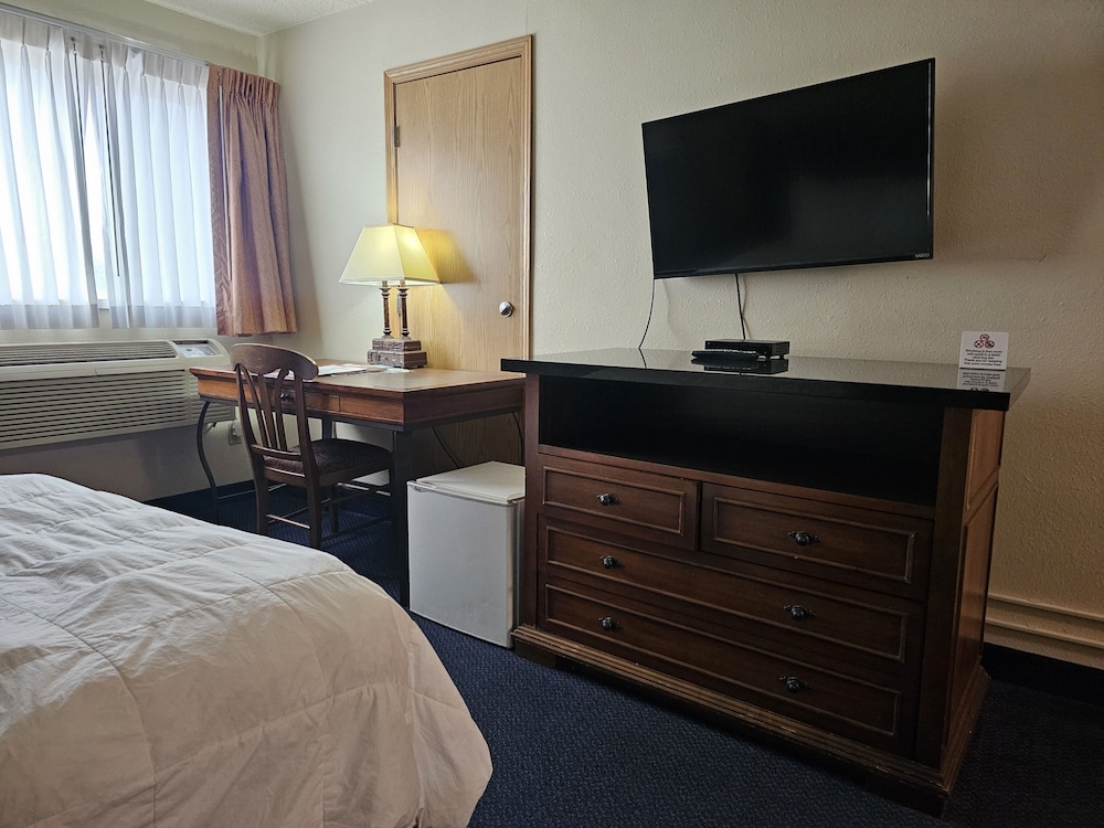 Broadway Inn Conference Center - photo 26