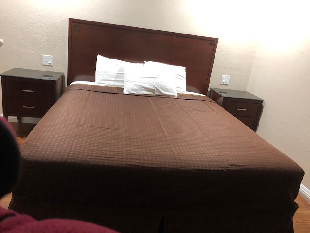 American Inn Ontario - photo 22