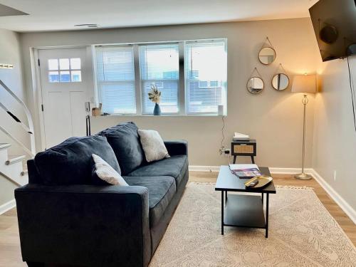 Davenport Dwellings Two Bedroom Close to UNMC — 4-Star Luxury Hotel in Omaha, United States