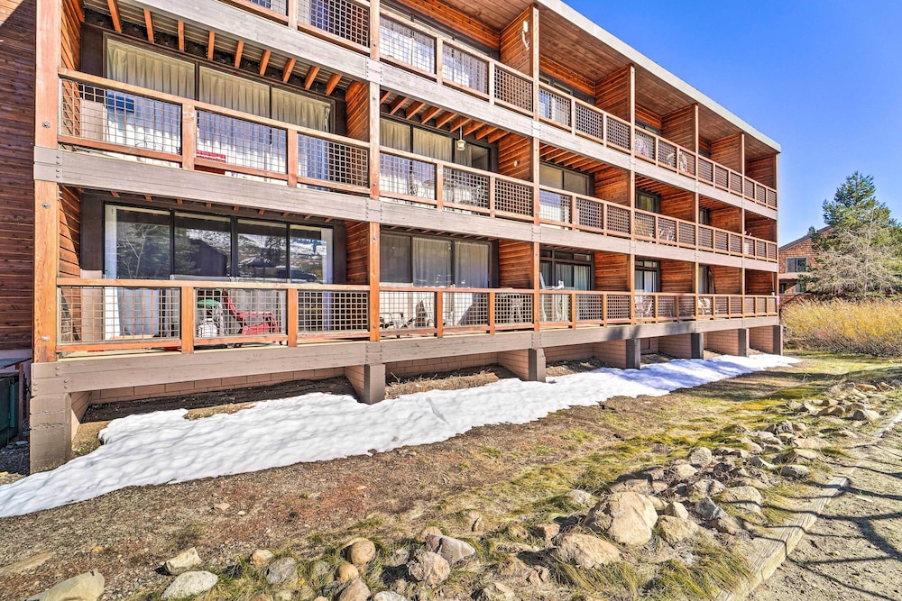 Walk to Ski Resort Tahoe Donner Studio with Balcony - photo 20