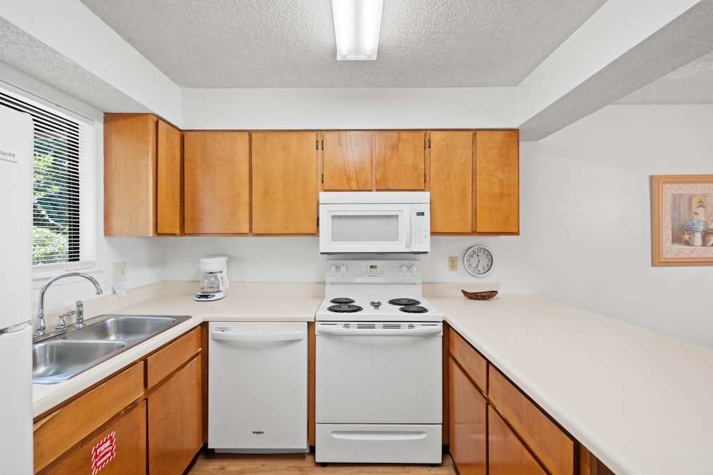 Portside Resort Pet Friendly Rentals by Panhandle Getaways - photo 31
