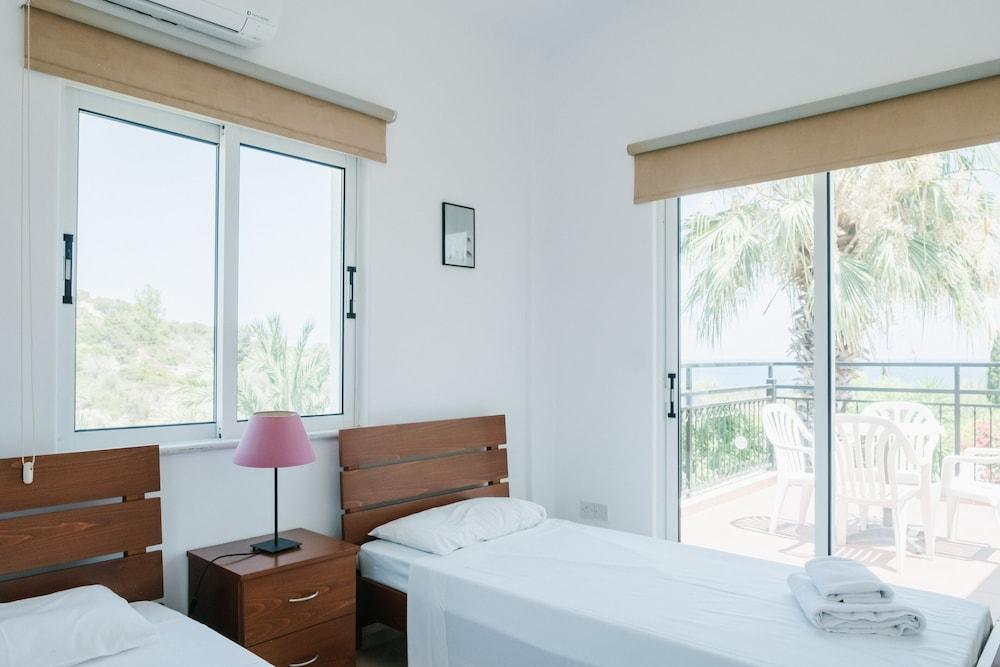 Villa Aphrodite Large Private Pool Walk to Beach A C Wifi 3435