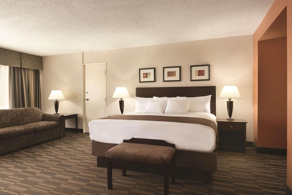 Radisson Hotel Louisville North - photo 15