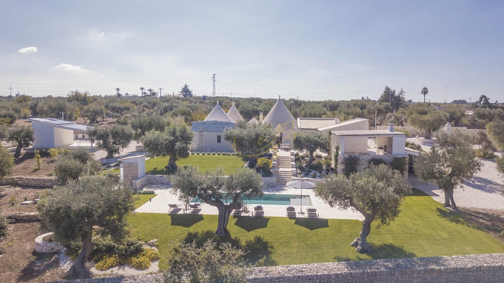Td Trulli Lorusso Design Luxury Trulli With Pool — Castellana