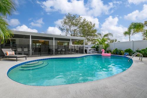 Breezy Blue Pool Hot Tub Minutes To Beach Games — Largo