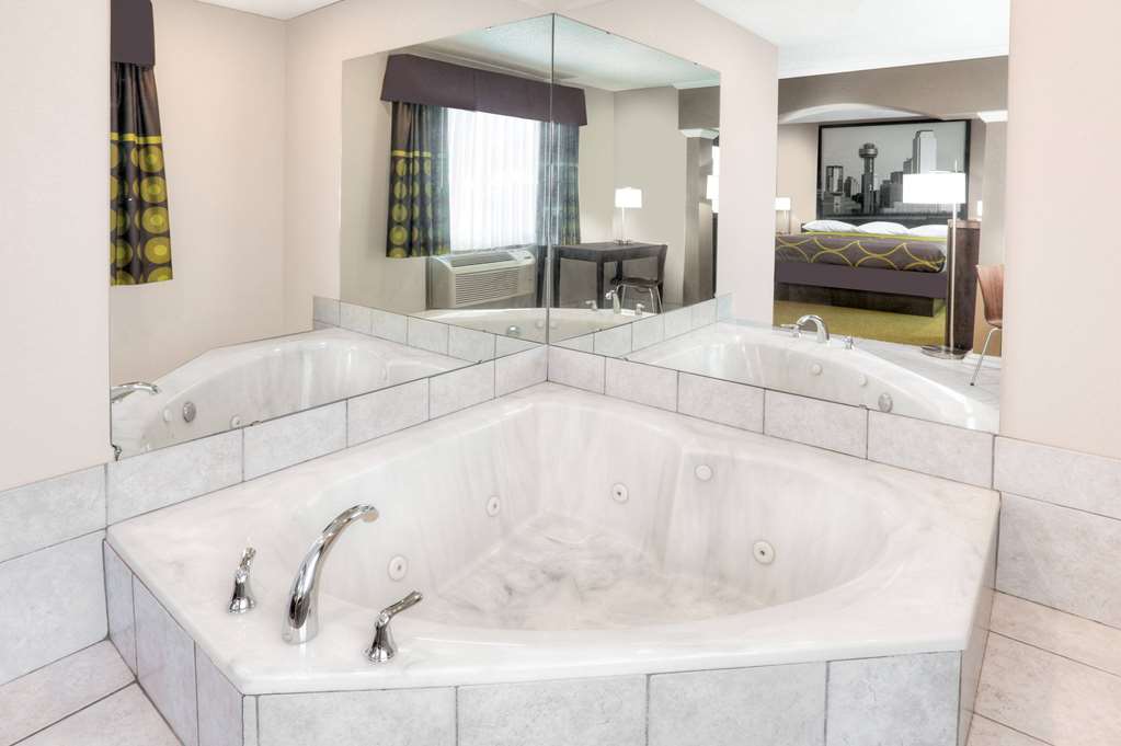 Super 8 by Wyndham Bedford DFW Airport West - photo 13