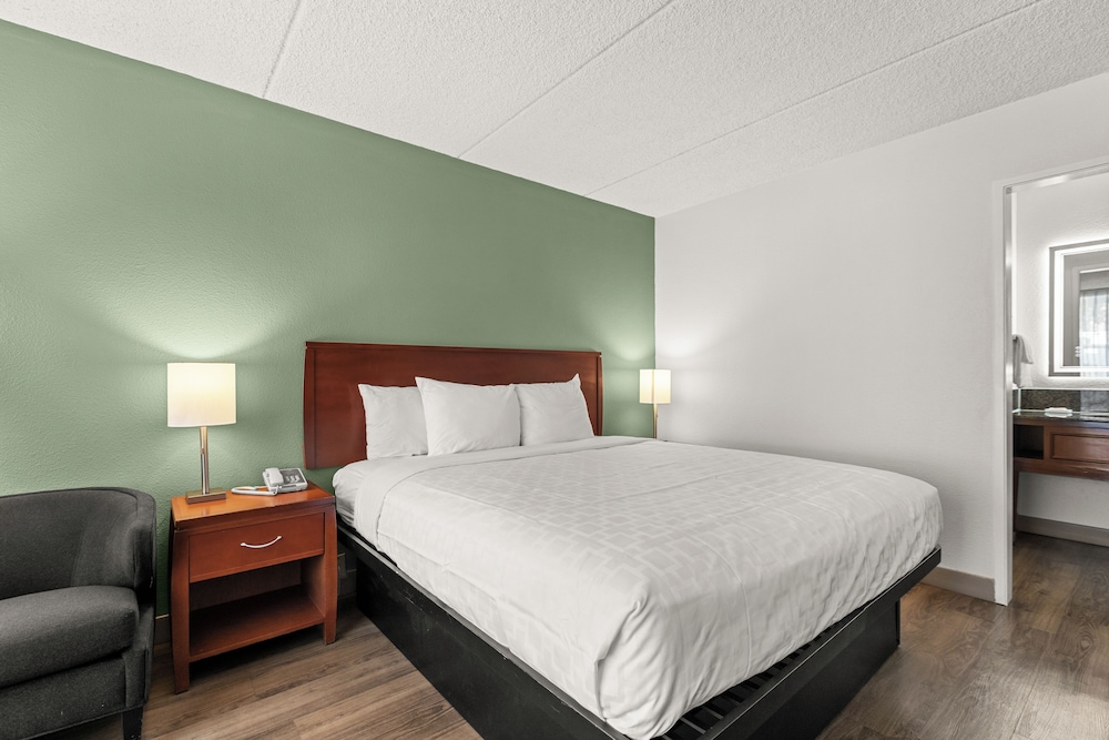 Vagabond Inn Executive Old Town - photo 13