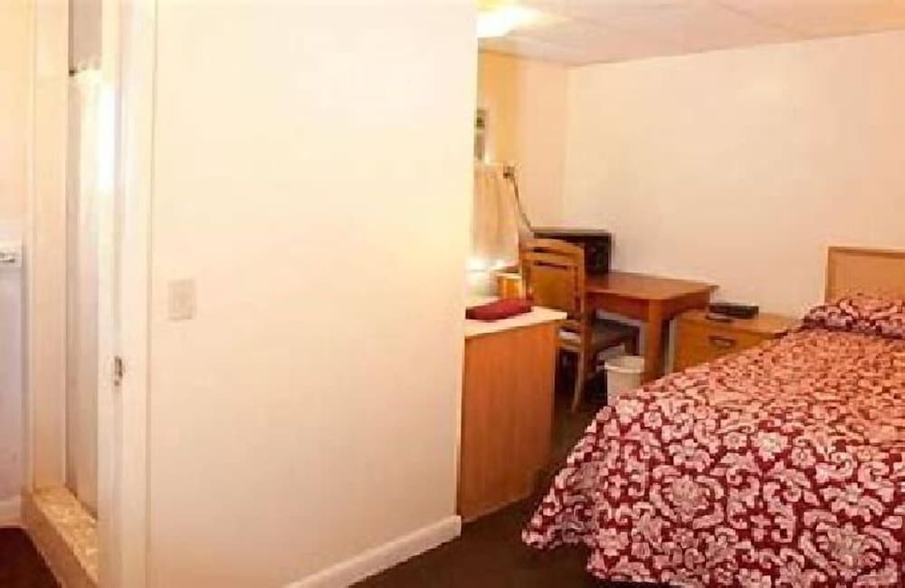 Charlie's Motel - photo 13