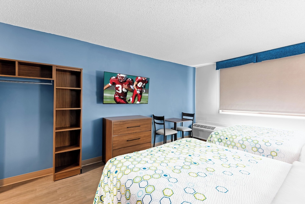 HomeTowne Studios by Red Roof & Conference Center Cortland - photo 16