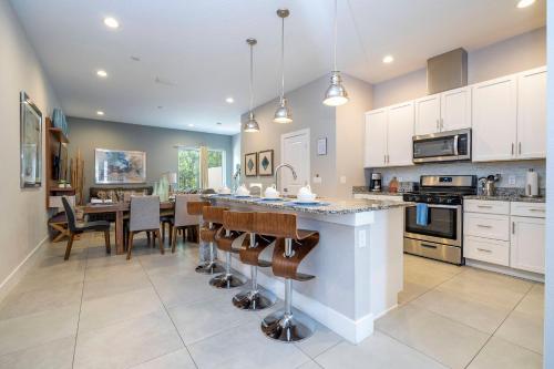Gorgeous 4 Suites DREAM Villa 5 min to Disney — 4-Star Luxury Hotel in Orlando, United States