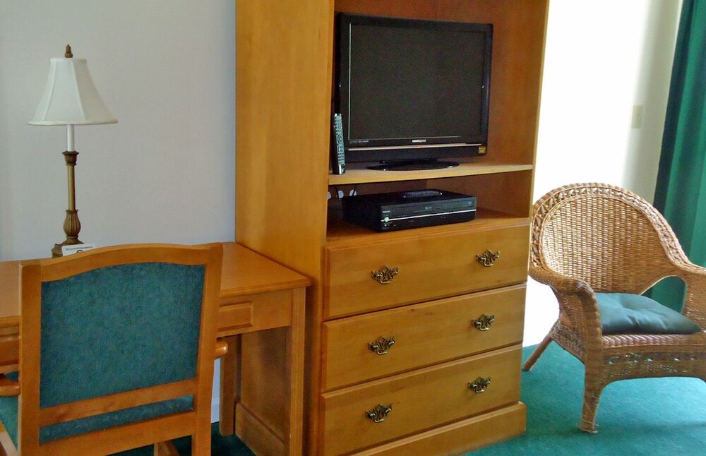Adirondack Inn - photo 14