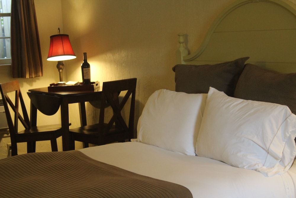 Hillwinds Inn - photo 20