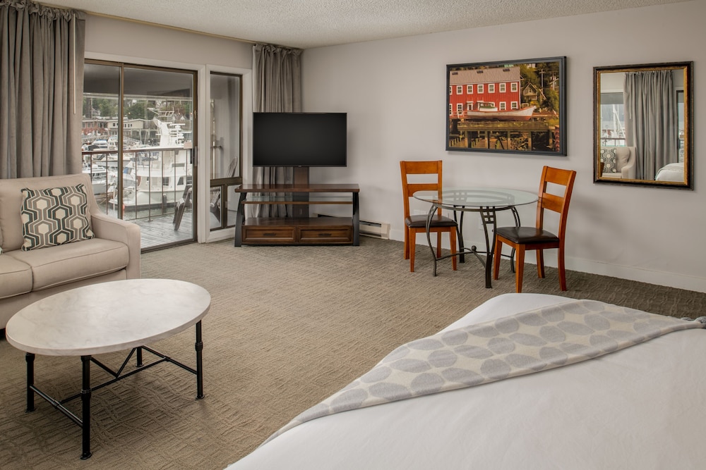 Astoria Riverwalk Inn - photo 20