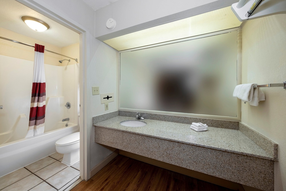 Quality Inn & Suites - photo 23