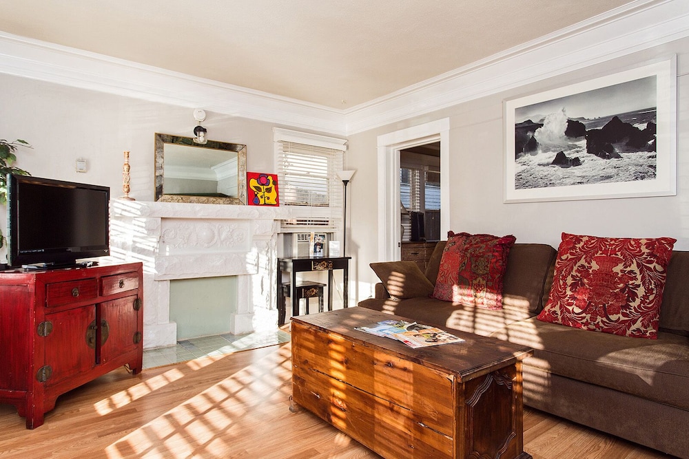 Hollywood Hills Suites - photo 13